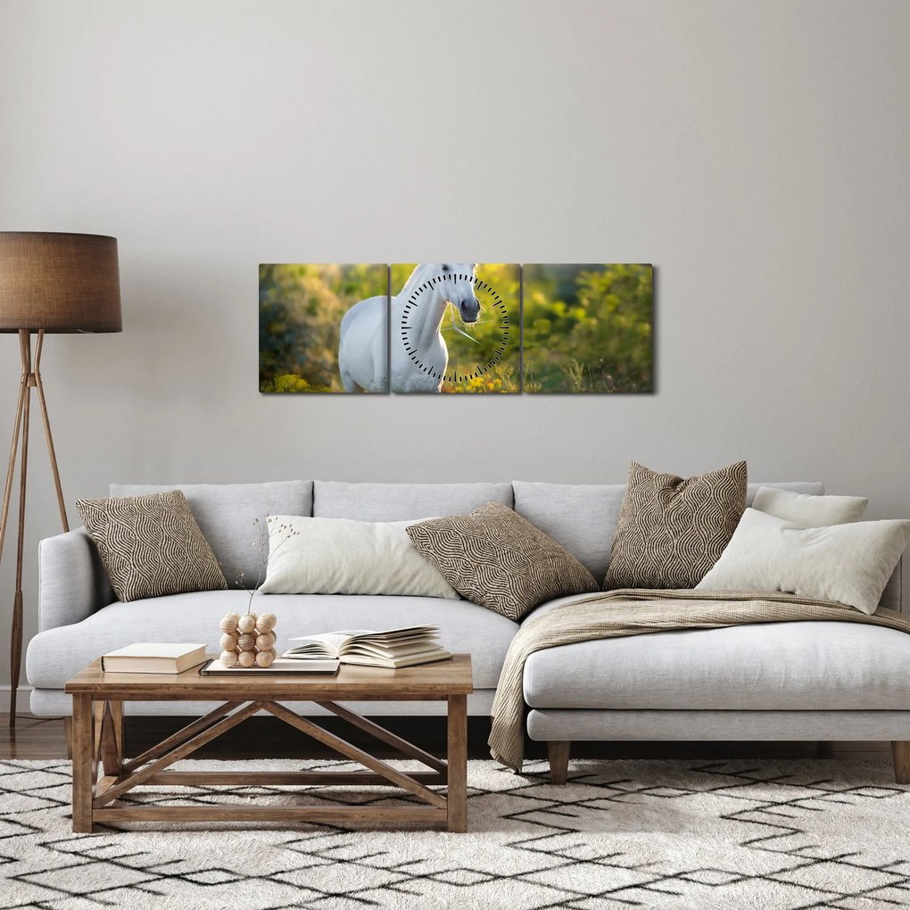 Egy fehér ló képe a réten (órával) (90x30 cm)