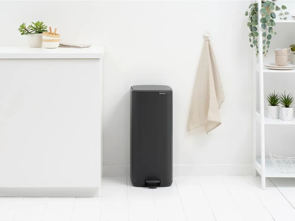 Sötétszürke acél pedálos szemetes 30 l Bo – Brabantia