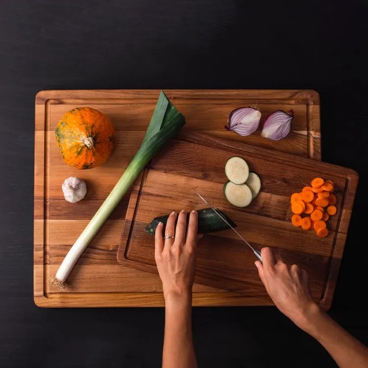 Nagyméretű teakfa vágódeszka 61 x 46 x 3 cm - GAYA Wooden (593731)