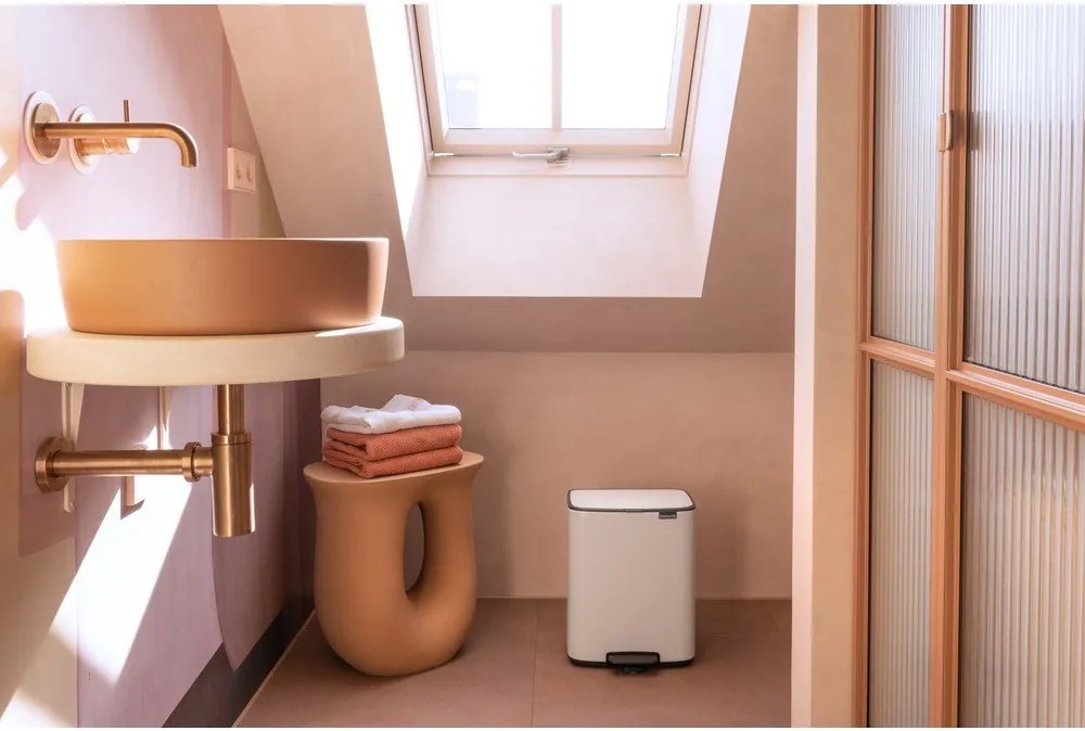 Fehér acél pedálos szemetes 12 l Bo – Brabantia