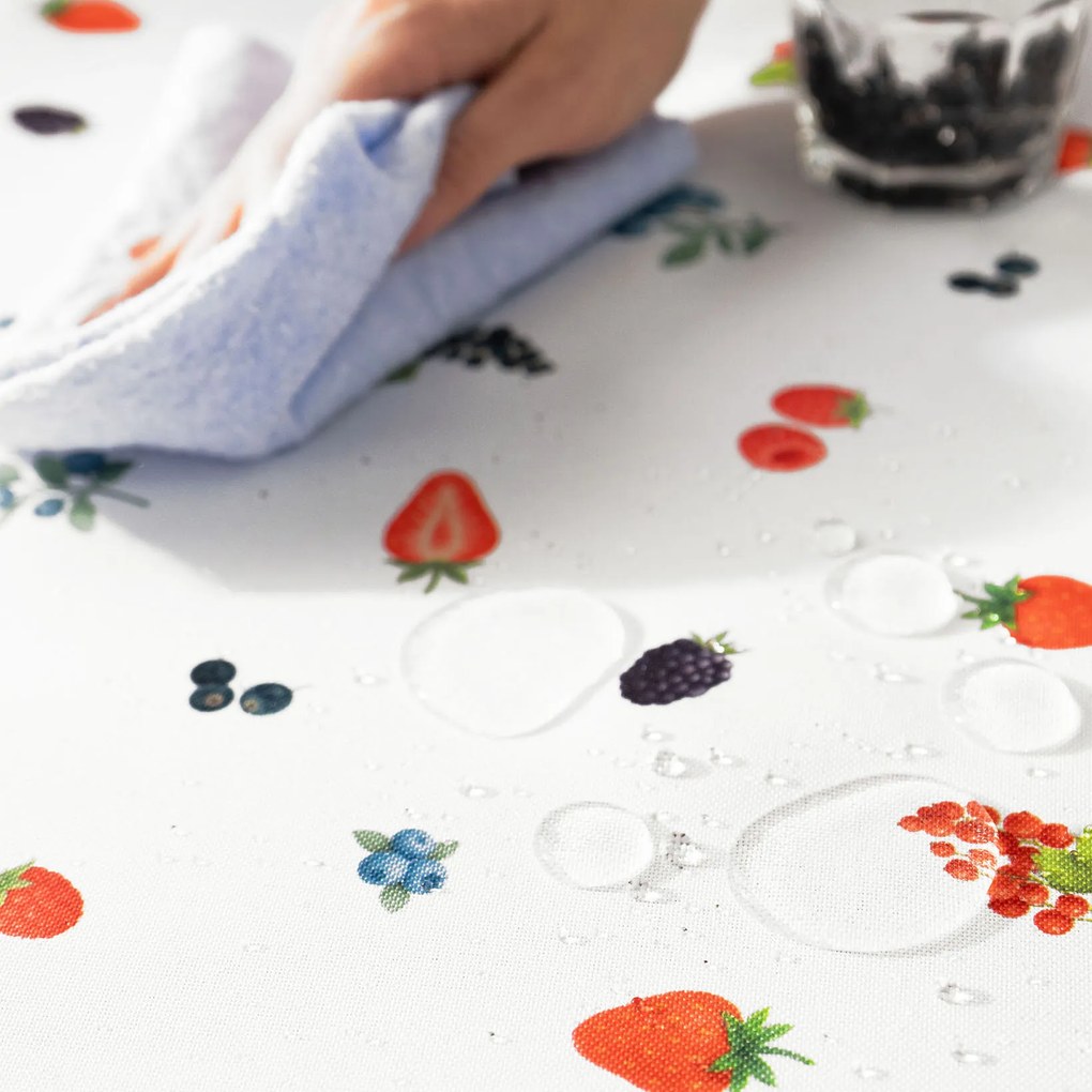 Goldea teflonos asztalterítő - erdei gyümölcsök 120 x 180 cm