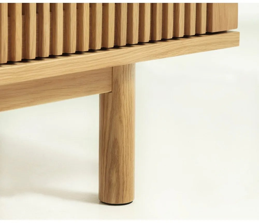 Natúr színű alacsony komód tölgyfa dekorral 143x70 cm Tiber – Unique Furniture