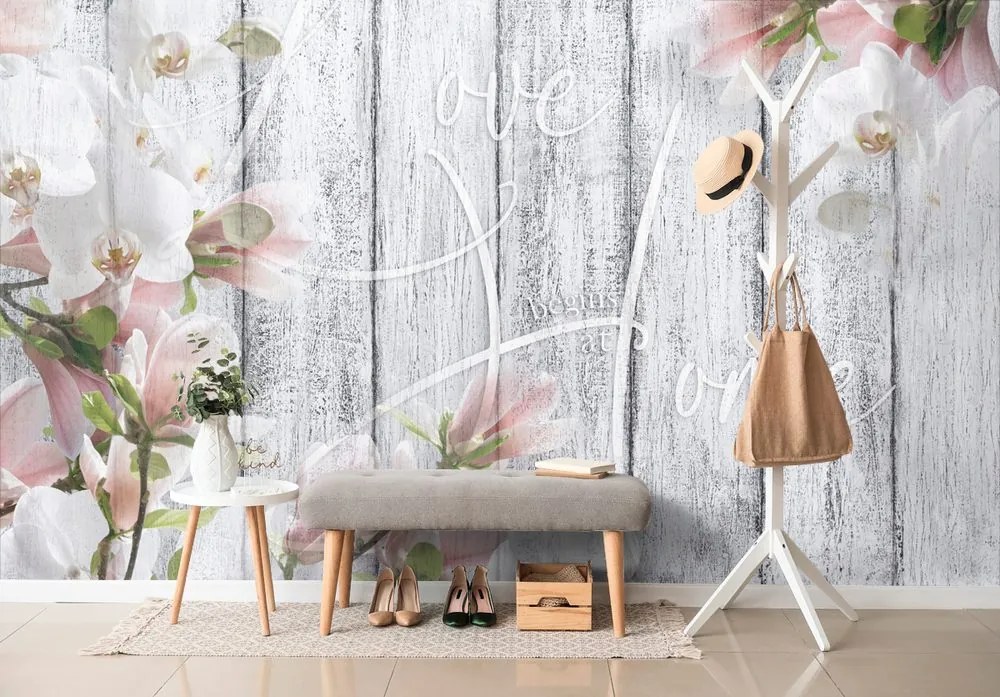Tapéta vintage orchidea felirattal - Love begins at home