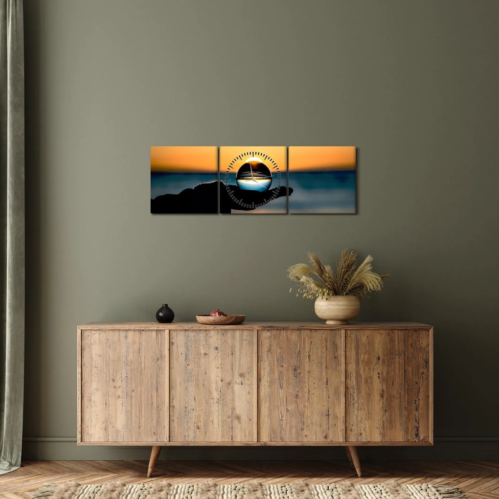 Üveggolyó a tenyérben (órával) (90x30 cm)