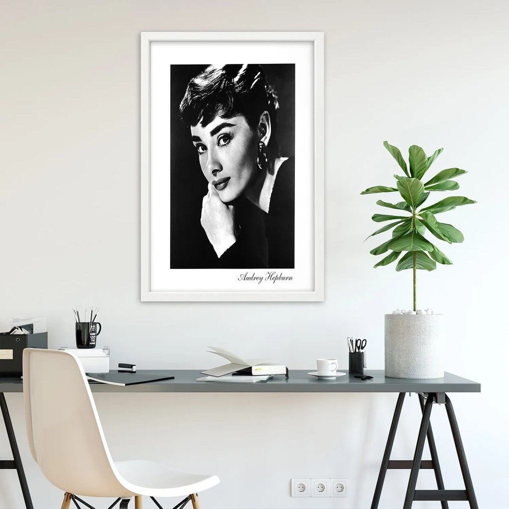 Gario Poszter Audrey Hepburn portréja A keret színe: Természetes, Méret: 70 x 100 cm