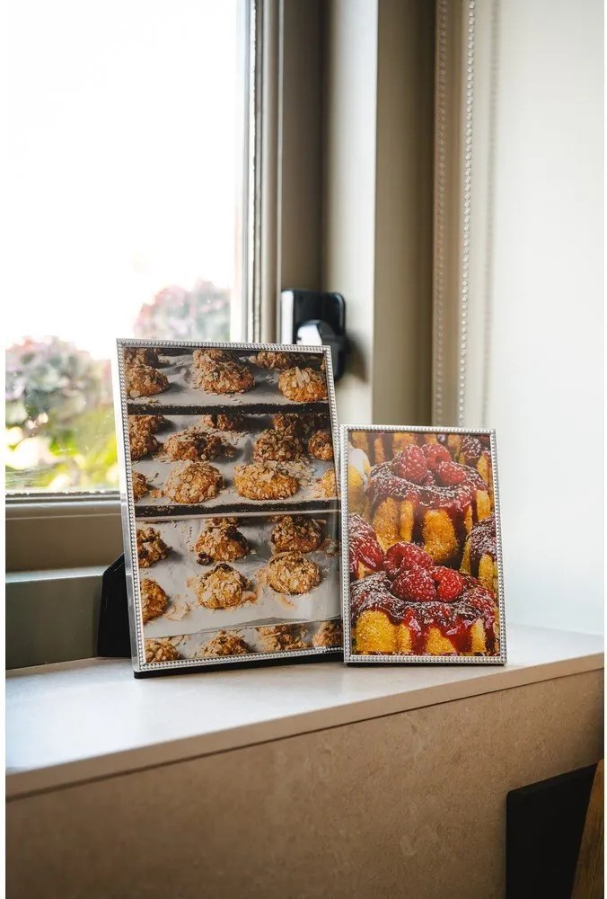 Fényes ezüstszínű fém álló képkeret 14x19 cm Sweet Memory Pearl – Zilverstad