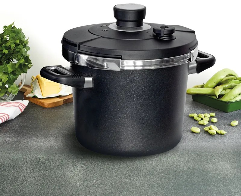 Titán felületű 5,5 l kukta indukciós 2 fedővel