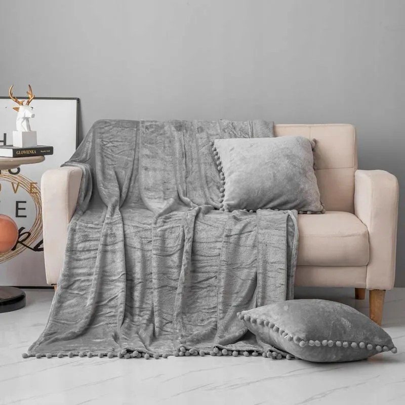 Mikroszálas ágytakaró 150x200 Pompie szürke, pomponokkal