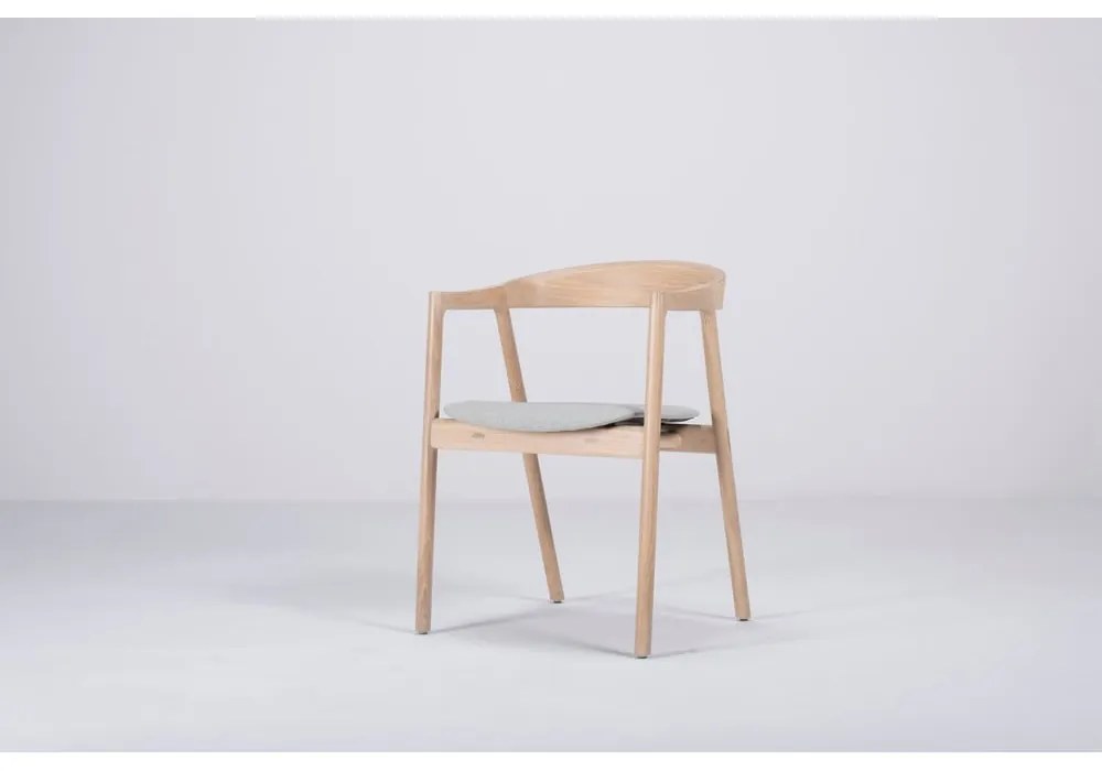 Muna étkezőszék tömör tölgyből, kékesszürke ülőrésszel - Gazzda