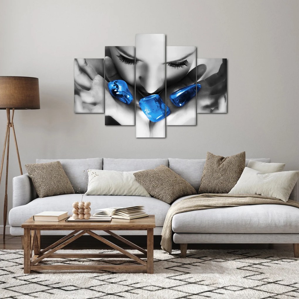 Egy nő portréja kövekkel (150x105 cm)