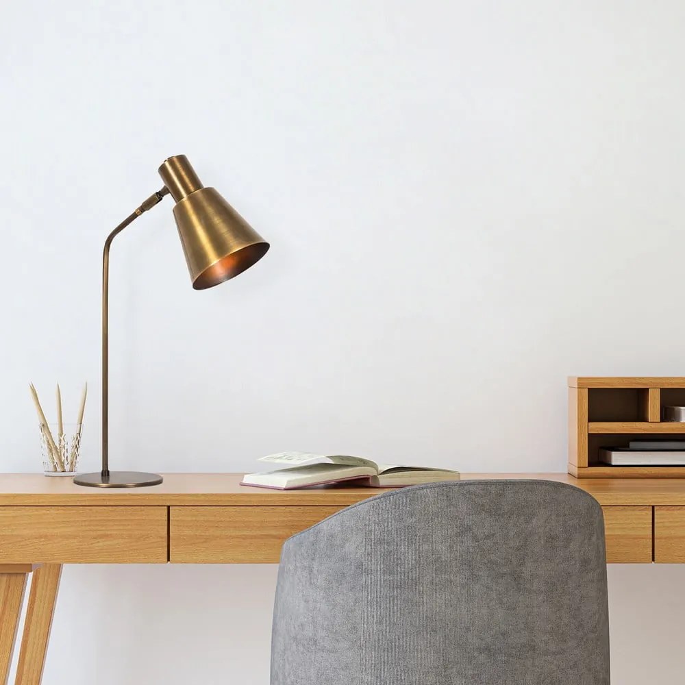 Aranyszínű asztali lámpa fém búrával (magasság 50 cm) Kem – Opviq lights