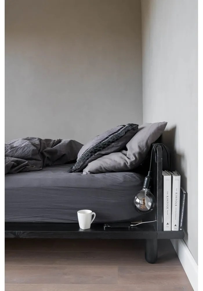 Fekete borovi fenyő franciaágy ágyráccsal 140x200 cm Peek – Karup Design