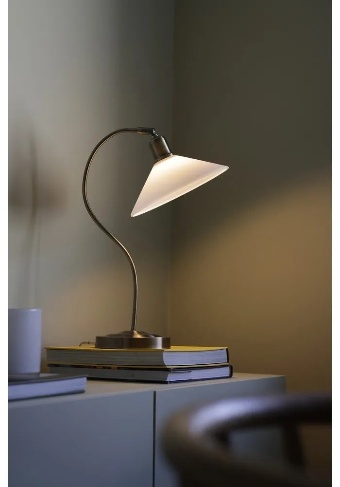 Fehér-sárgaréz színű asztali lámpa üveg búrával (magasság 49 cm) Vela – Markslöjd