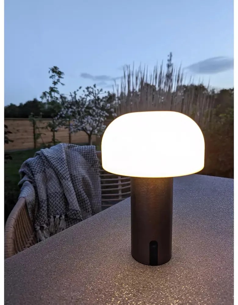 Soham tölthető LED asztali lámpa