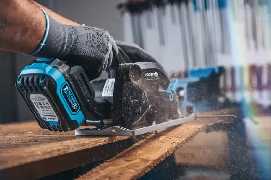 Högert HT2E235-0CS körfűrész, 165mm, 18V, dobozban