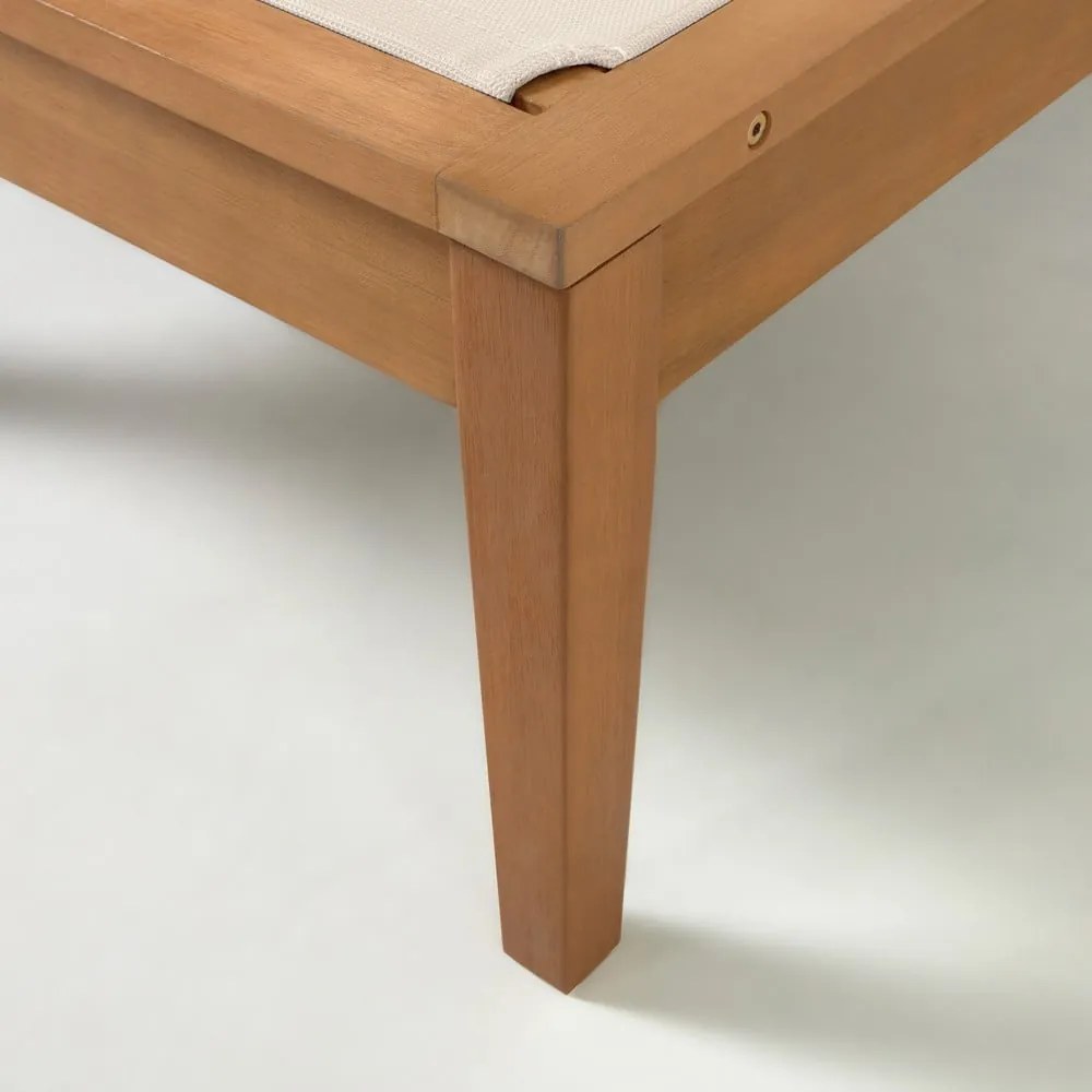 Bézs tömörfa állítható kerti napozóágy Caterin – Kave Home