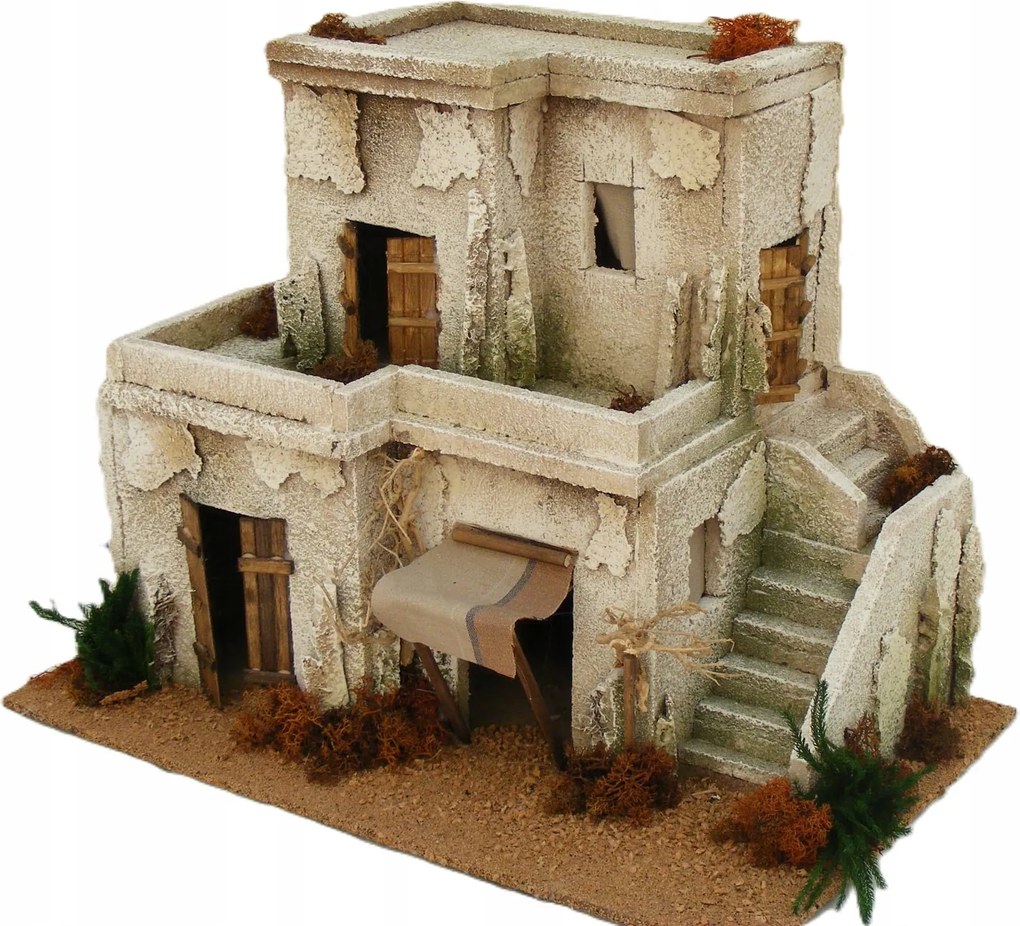 Keleti házikó napellenzővel, erkéllyel és lépcsővel a betlehemhez 30cm magas