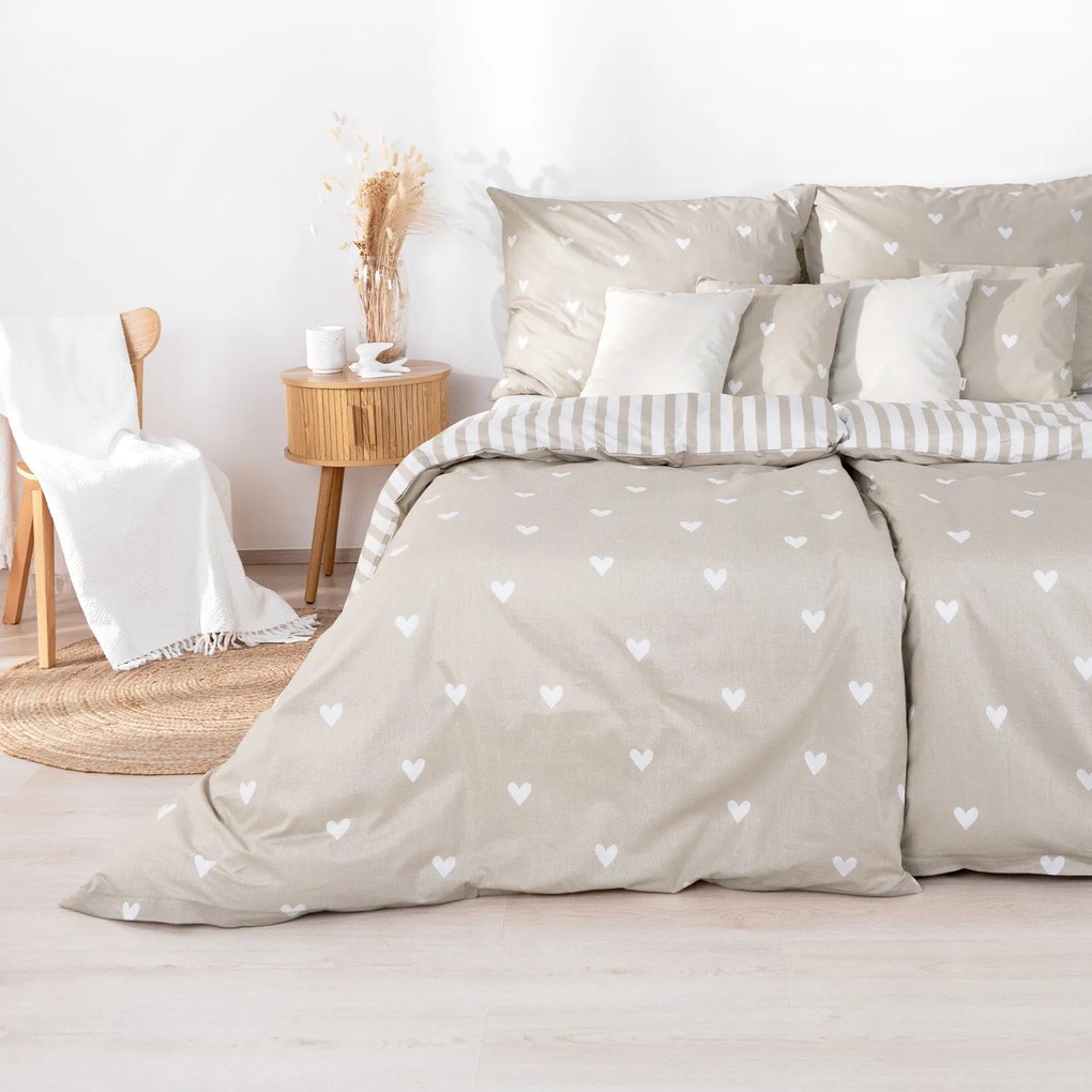 Goldea pamut ágyneműhuzat - szívecskék, latte színű csíkos hátoldal 220 x 200 és 2db 70 x 90 cm