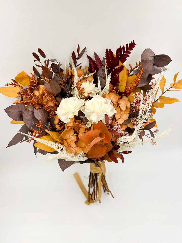 Stabilizált virágokból készült menyasszonyi csokor