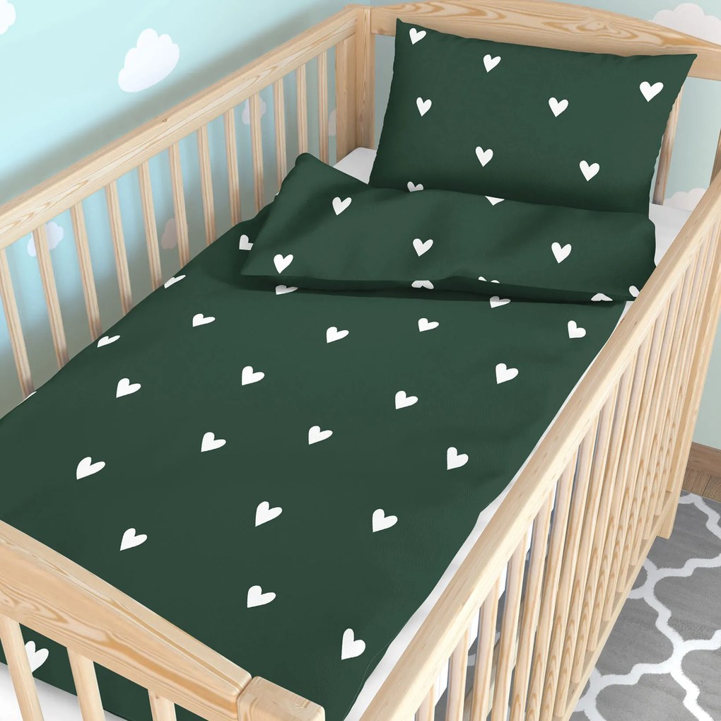 Goldea gyermek pamut ágyneműhuzat kiságyba - szívecskék, sötétzöld alapon 90 x 120 és 40 x 60 cm