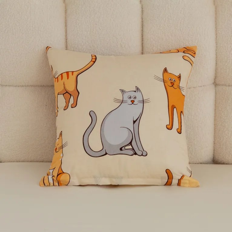 Mikroszálas párnahuzat COLORED CATS 45x45 cm, krém színű