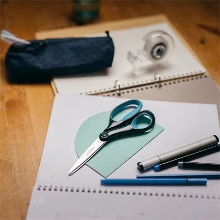 Olló, ifjúsági, 20 cm, balkezes, FISKARS, foltos pávakék (IF1067869)