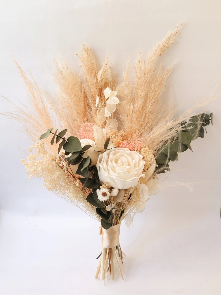 Menyasszonyi csokor szárított virágokból és füvekből