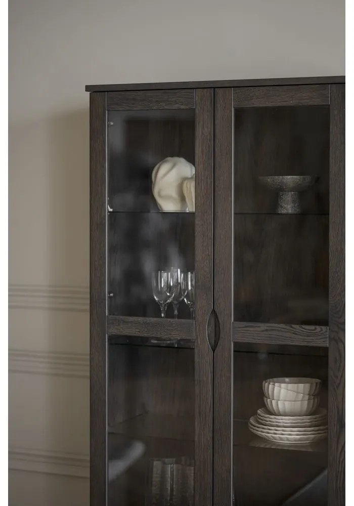 Barna tálalószekrény tölgyfa dekorral 82x185 cm Filippa – Rowico