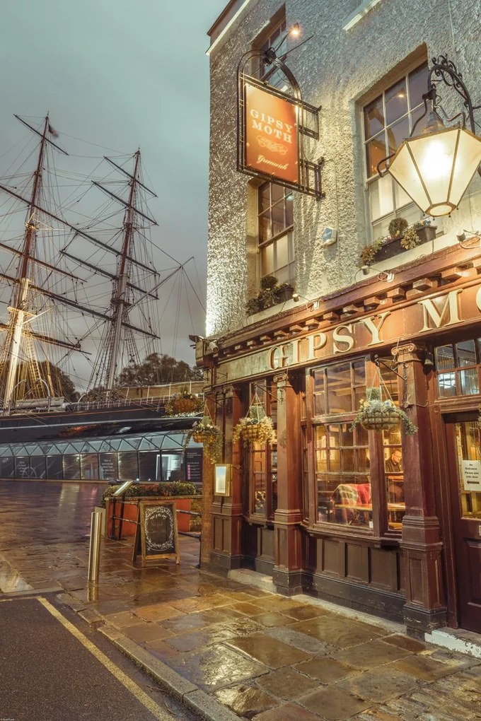 Poszter 61x91,5cm Cutty Sark és a kocsma Gipsy Moth, Assaf Frank