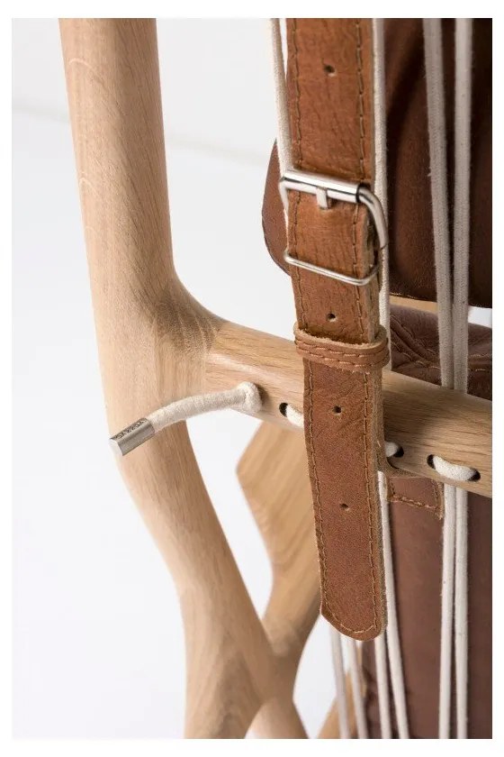 Dedo fotel tömör tölgyfa lábakkal, konyakbarna bivalybőr ülőpárnával - Gazzda