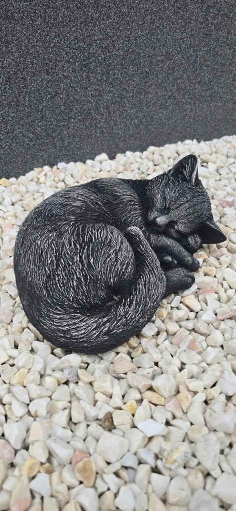 Alvó macska kerti figura – Beton cica dekoráció