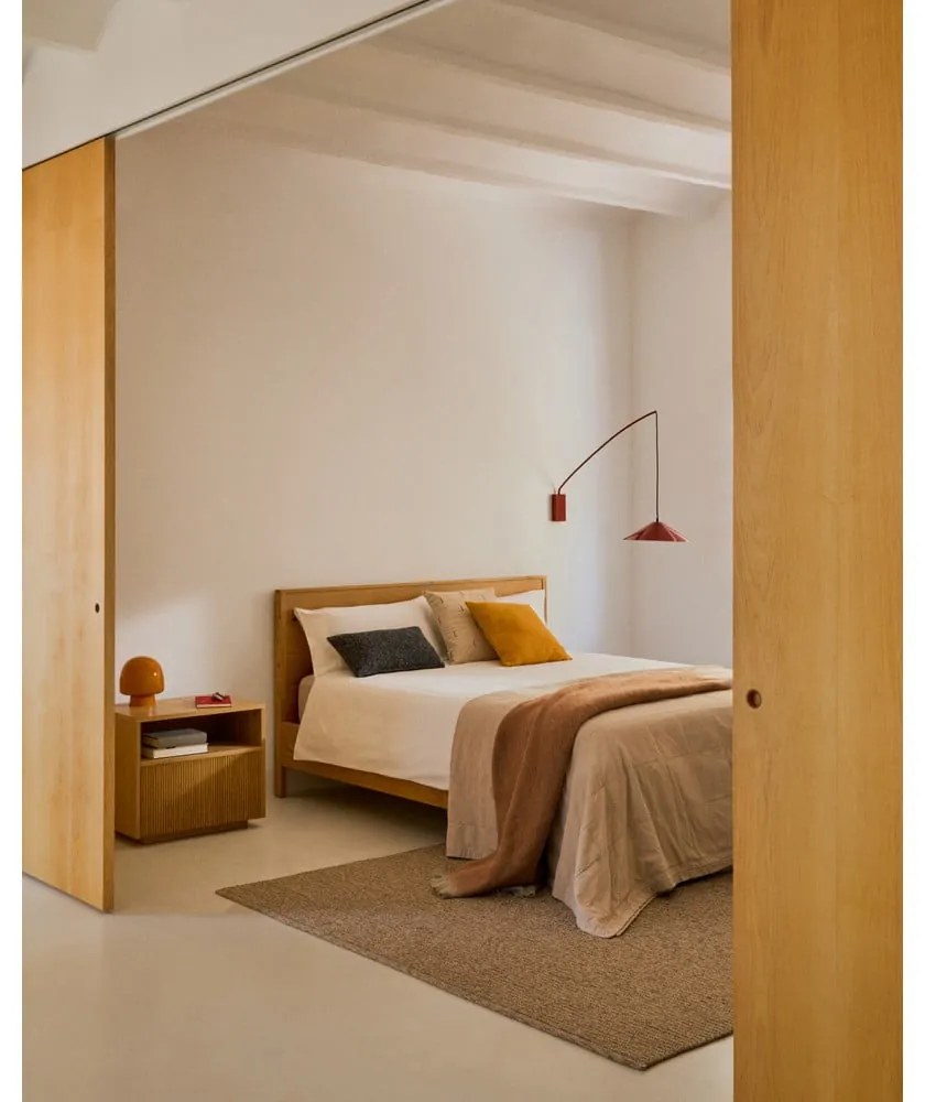 Natúr színű éjjeliszekrény tölgyfa dekorral Helvine – Kave Home