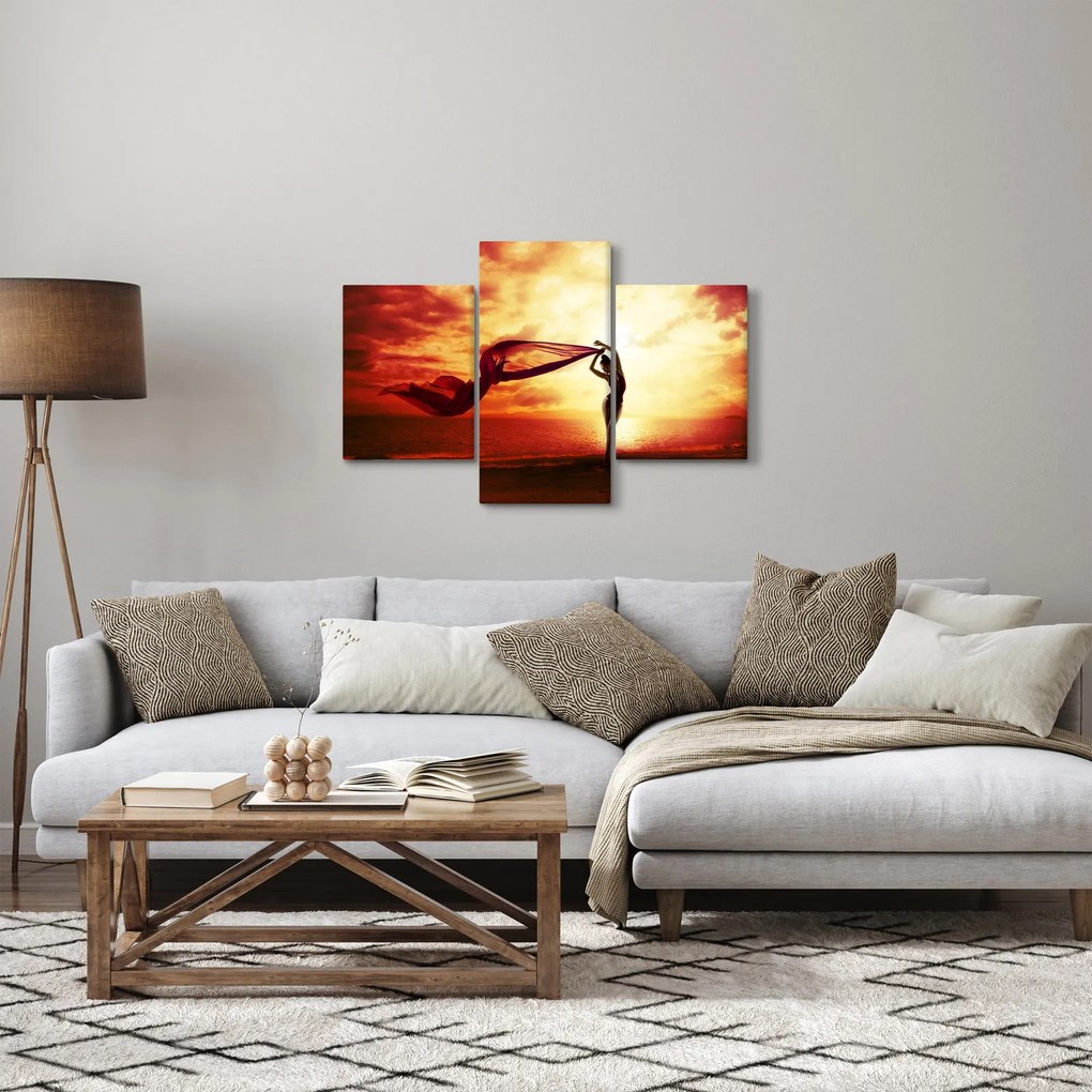 Kép - egy nő sziluettje a naplementében (90x60 cm)