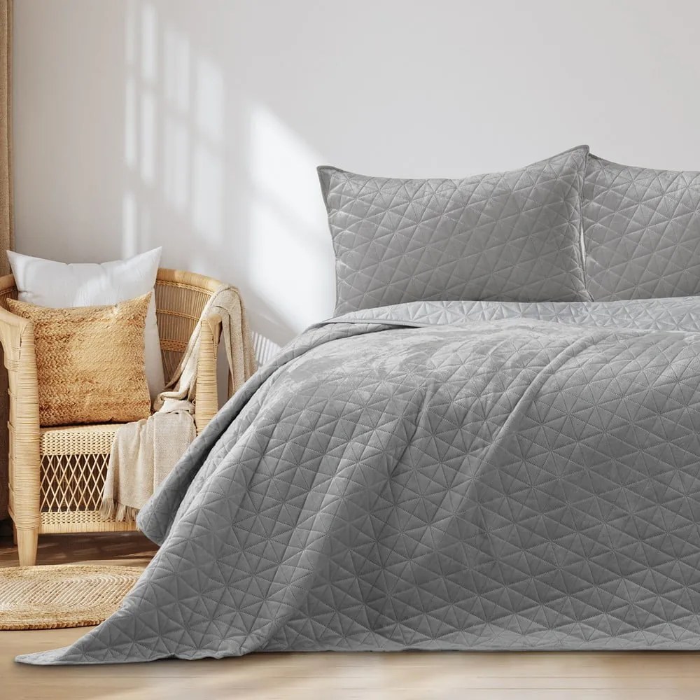 Világosszürke bársony steppelt ágytakaró 170x210 cm Laila – AmeliaHome