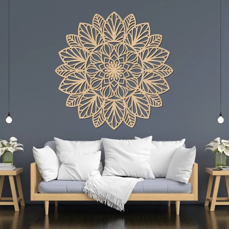 Fából készült mandala a falon | LÓTUSZ