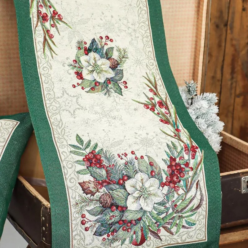 Magyal piros bogyós, zöld szélű, ezüst lurexes gépi gobelin asztali futó, 44 x 140 cm