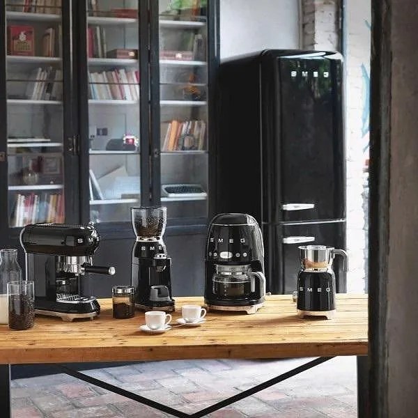 SMEG 50's Retro Style tejhabosító 0,6l fekete - Smeg