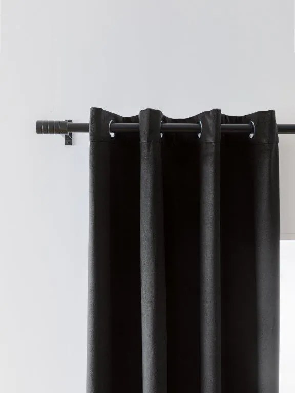 Fekete sötétítőfüggöny VELVET 140x250 cm Felfüggesztés: Fém gyűrűk