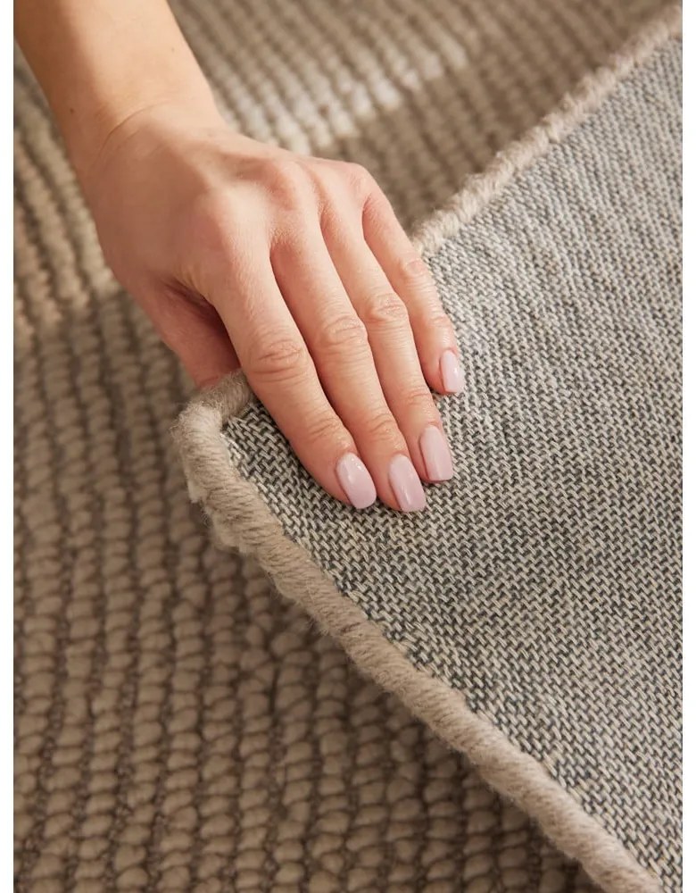 Bézs kézi szövésű gyapjú futószőnyeg 80x300 cm Calmio – Hanse Home