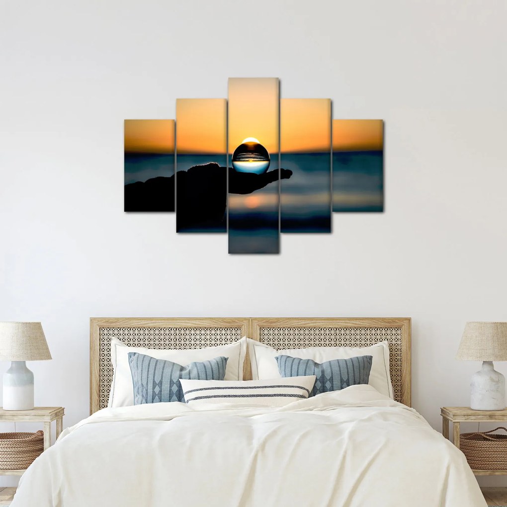 Üveggolyó a tenyérben (150x105 cm)