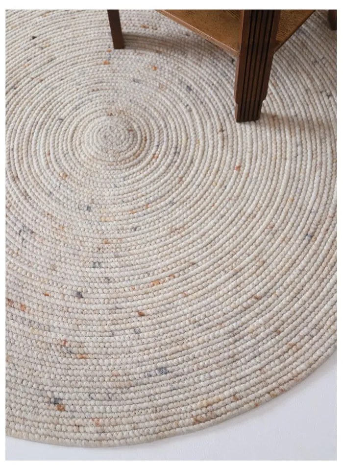 Krémszínű gyerek szőnyeg ø 110 cm Neethu Avoine – Nattiot