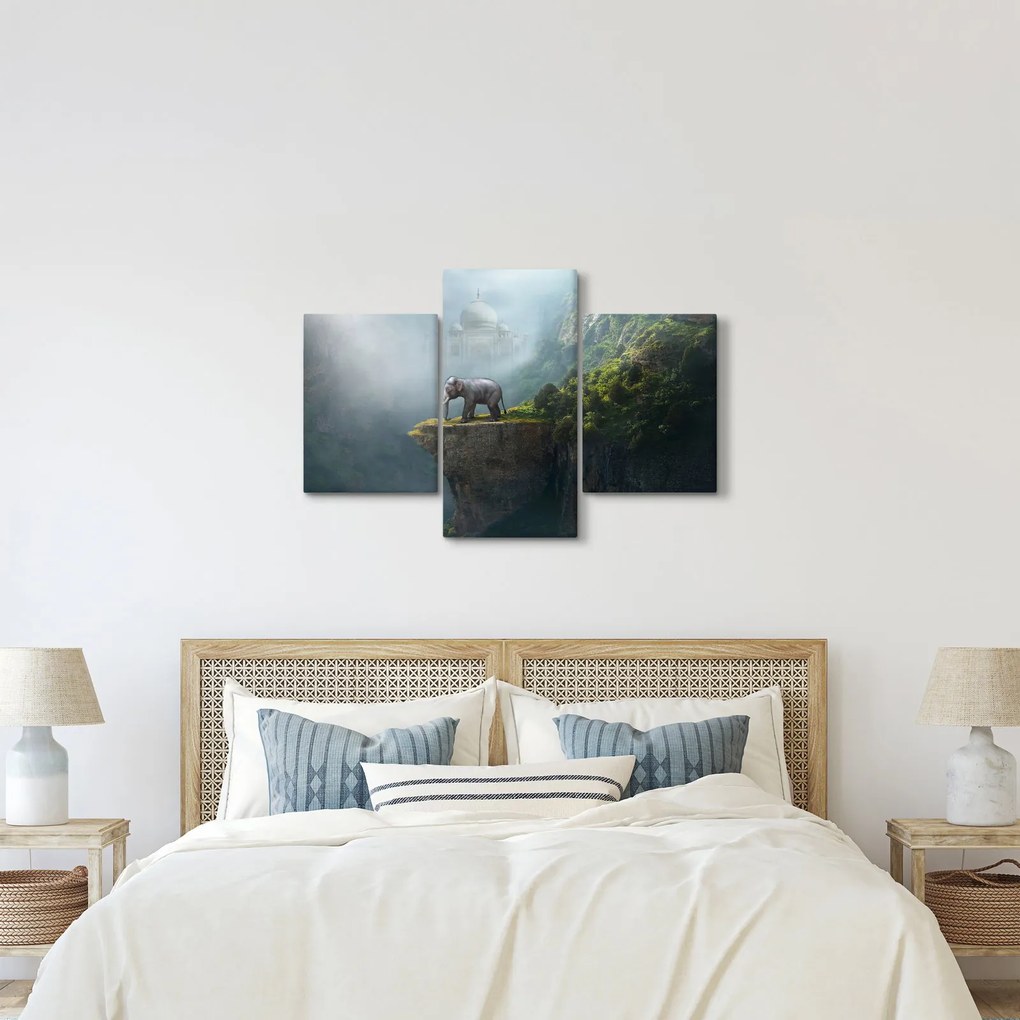 Kép - Az elefánt a Taj Mahal tetején (90x60 cm)