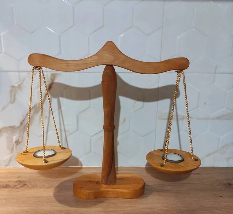 Fából készült gyertyatartó Legler teamécsesekhez