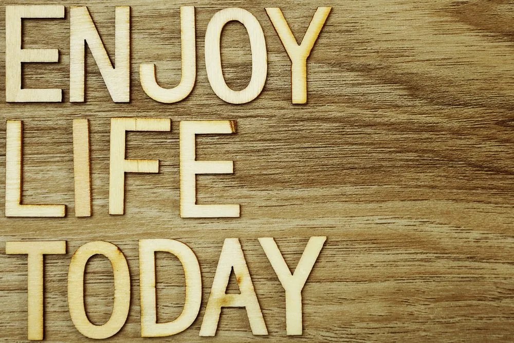 Kép idézettel - Enjoy life today