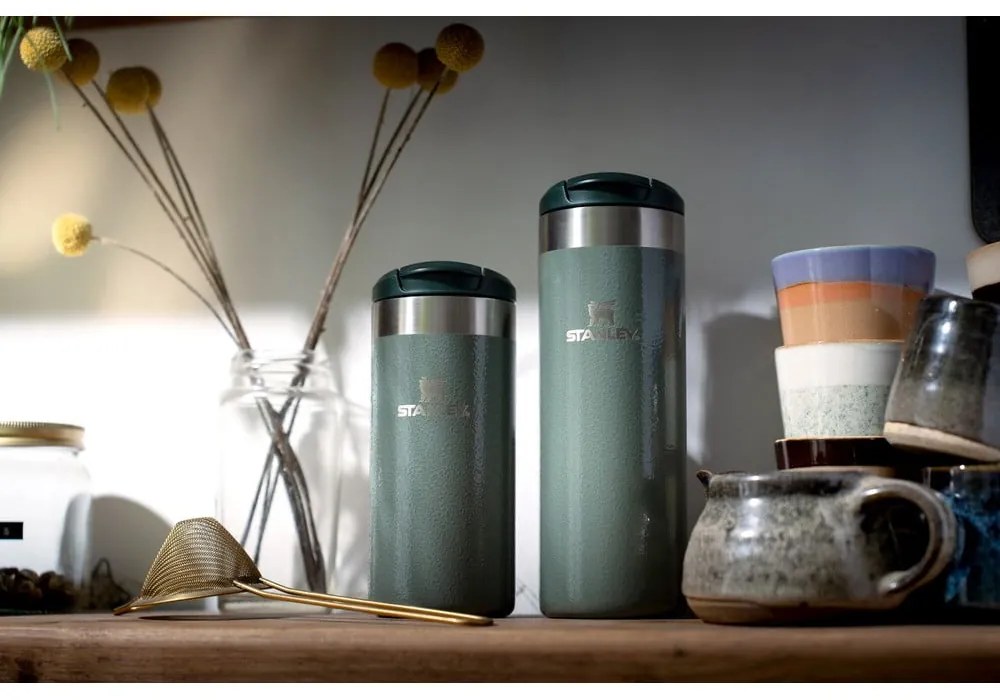 Zöld rozsdamentes acél termobögre 470 ml AeroLight™ Transit Hammer Tone Green – Stanley