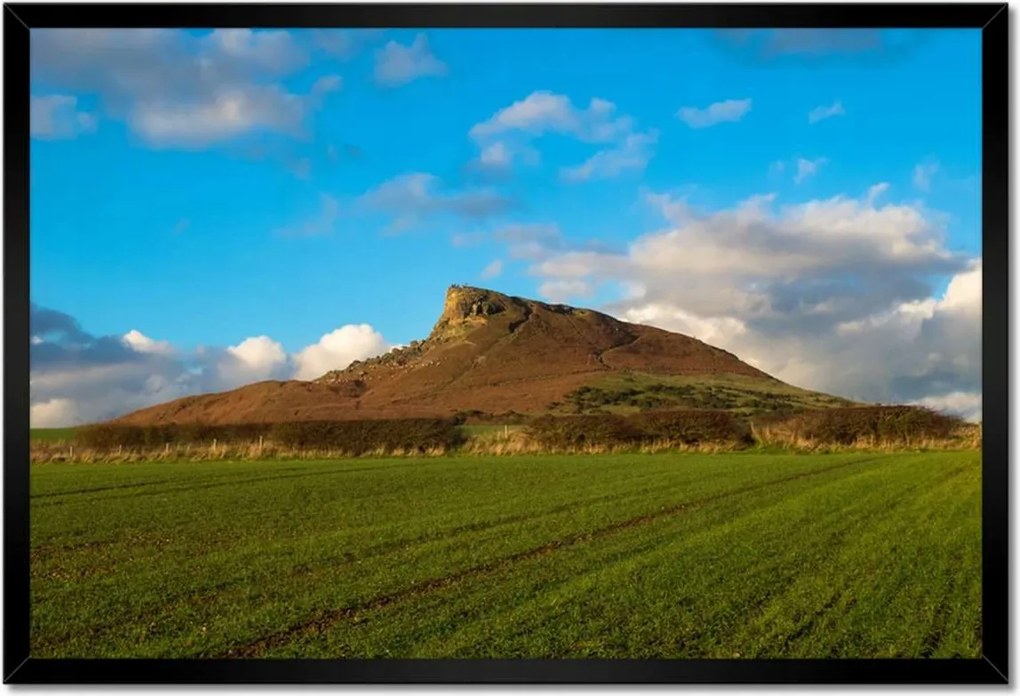 Poszterek keretben 60x40 Hegy a mező mögött