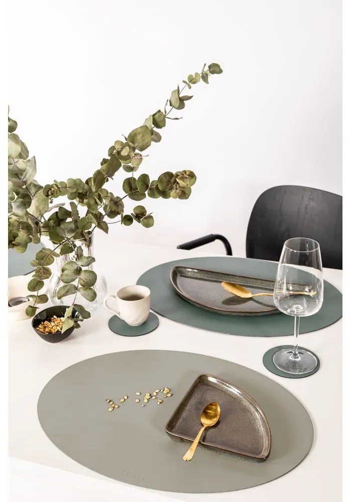 Titan szürkésbézs tányéralátét újrahasznosított bőrből, 33 x 45 cm - ZicZac