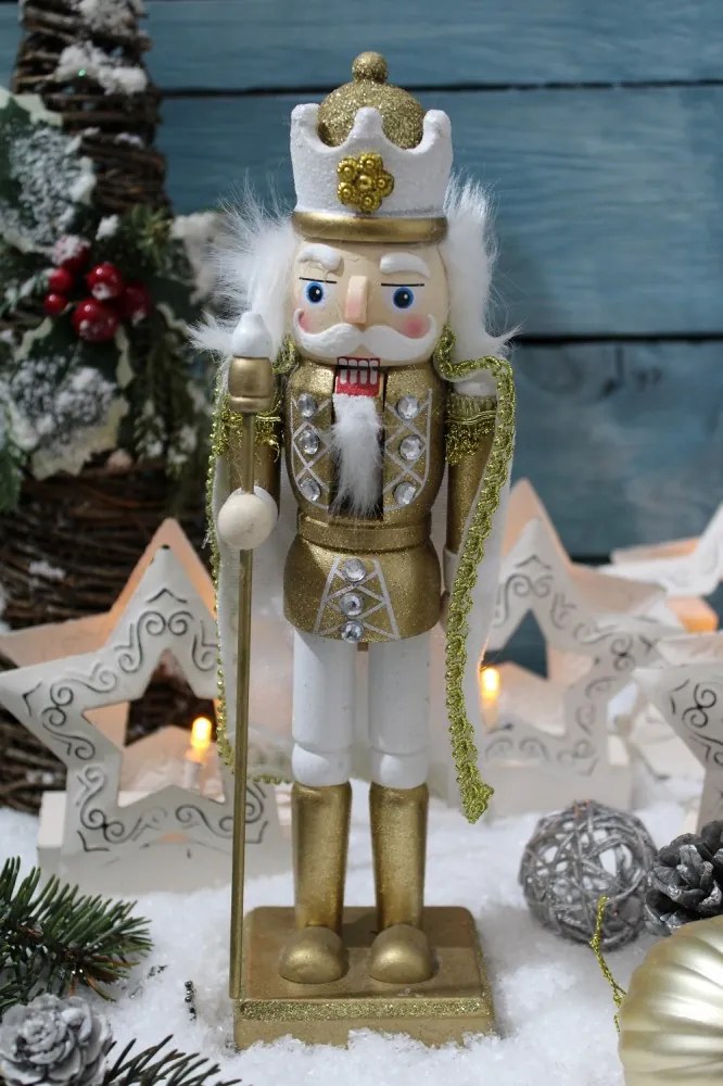 Fa Diótörő Király palásttal 25 cm