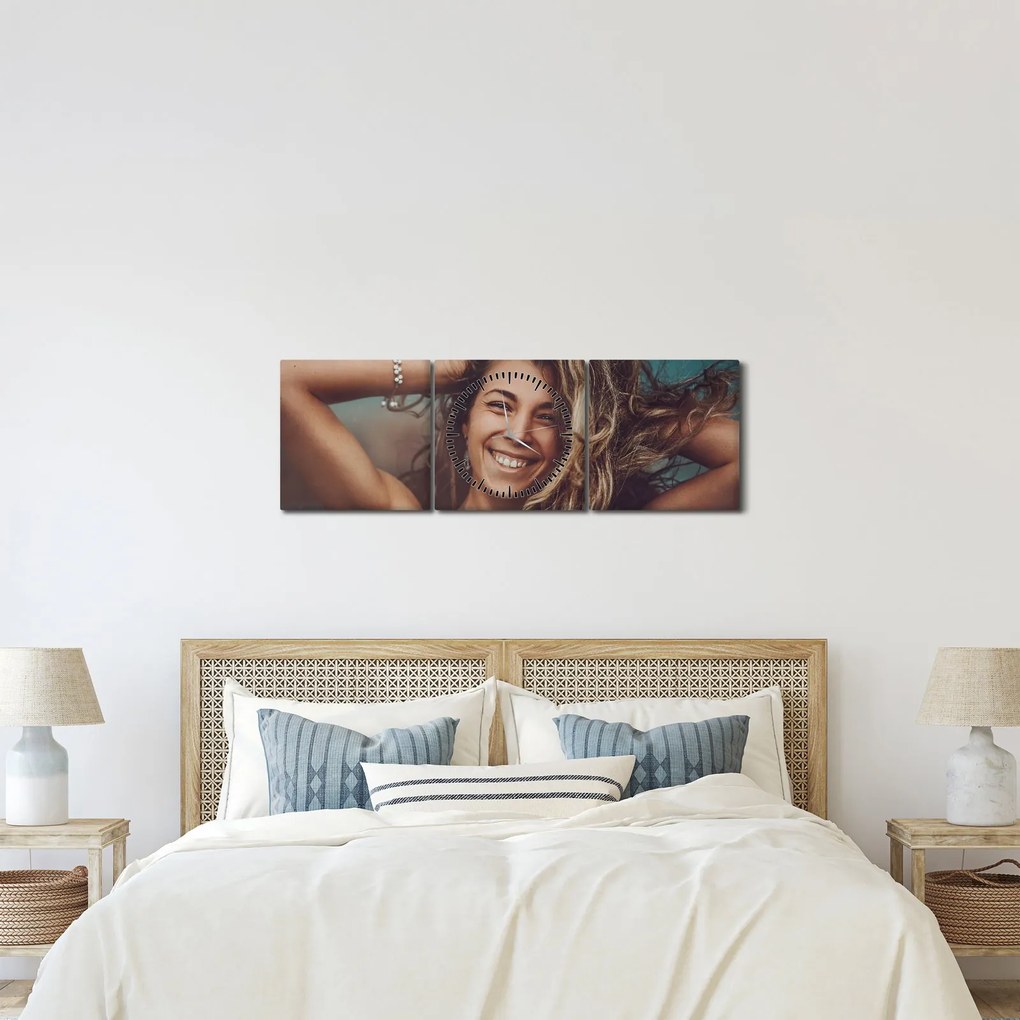 Kép - egy fiatal nő portréja (órával) (90x30 cm)