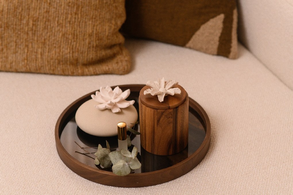 Laoszból származó gardénia motívummal díszített dizájner diffúzor, szürke - ANOQ